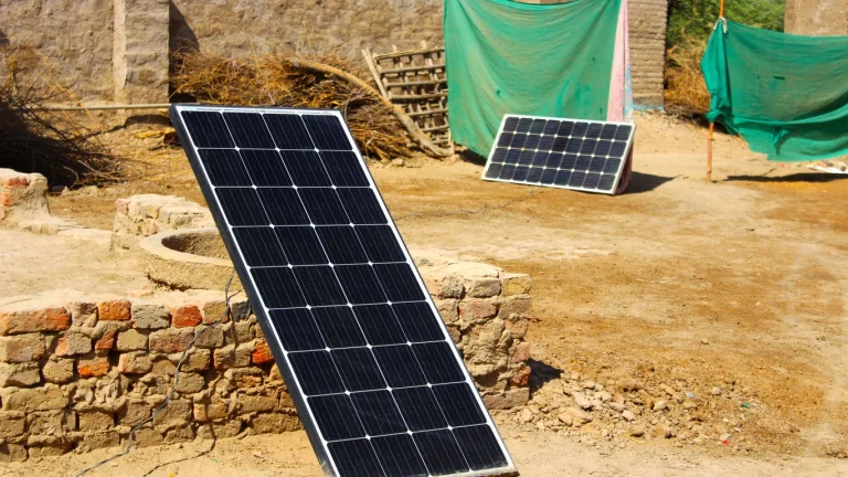 Güneş Paneli Boyutu ve Ağırlığı: Çatım Taşır mı? Kaç m² Alan Gerekir?