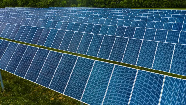 Canadian Solar Panel İnceleme 2026: Kanada Markası mı, Çin Paneli mi?